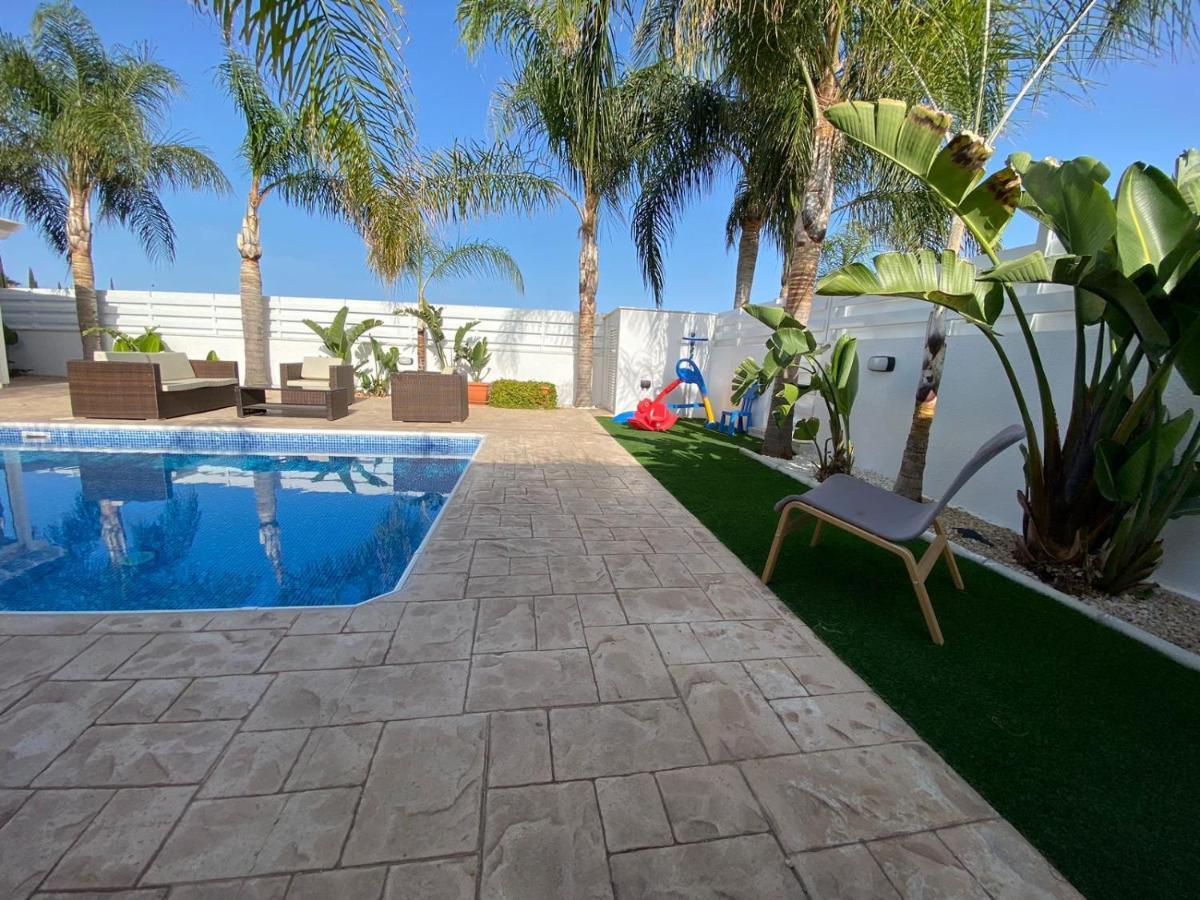 Villa Angel - Exotic Villa 200M From Beach Paralimni Luaran gambar