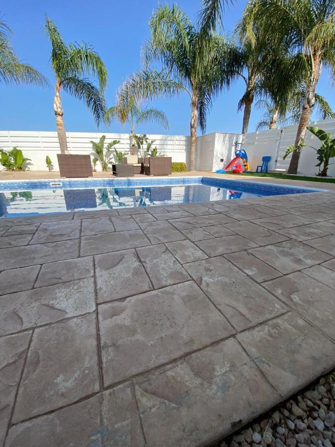 Villa Angel - Exotic Villa 200M From Beach Paralimni Luaran gambar