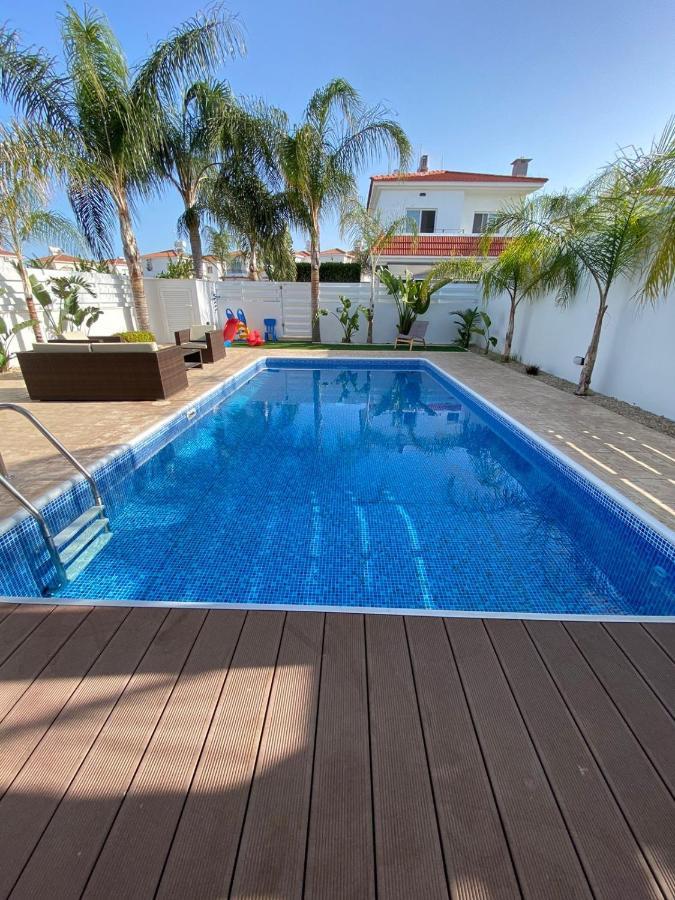 Villa Angel - Exotic Villa 200M From Beach Paralimni Luaran gambar