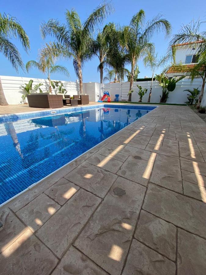 Villa Angel - Exotic Villa 200M From Beach Paralimni Luaran gambar